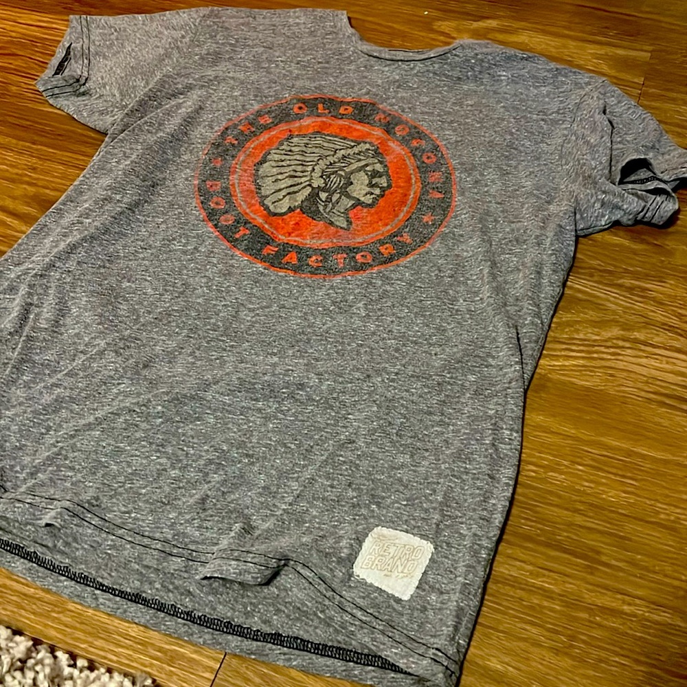 Retro brand gray T-shirt, the old Nocona Boot Factory size medium